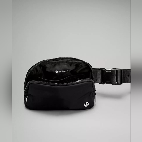 NEW! Lululemon Everywhere Belt Bag 1L - Picture 2 of 11